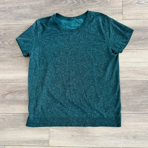 Lululemon Swiftly Breathe Short Sleeve Size 12 - Picture 1 of 5